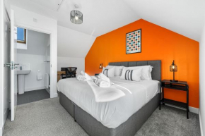 Stylish 4-Bedroom Townhouse with two large parking spaces and superfast Wi-Fi